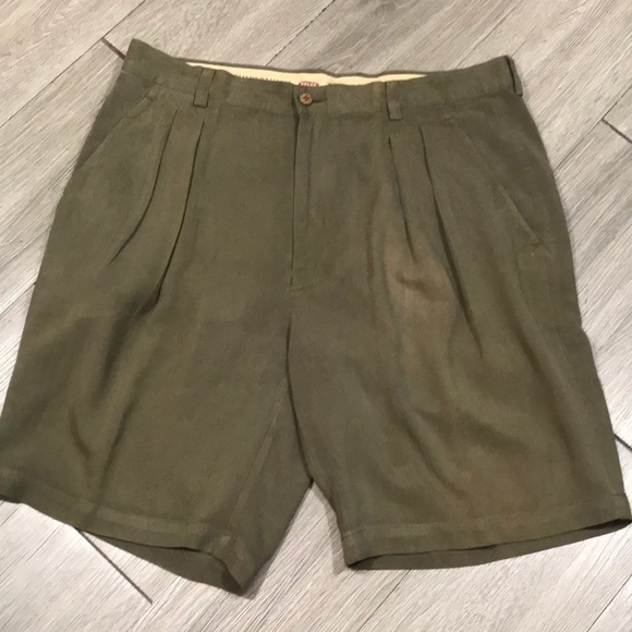 Tommy Bahama Olive Green Pleated Front 100% Silk Shorts size 34 - Picture 1 of 8